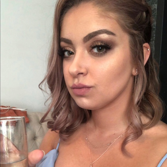 Meet your Posher, Olivia - Picture 3 of 4